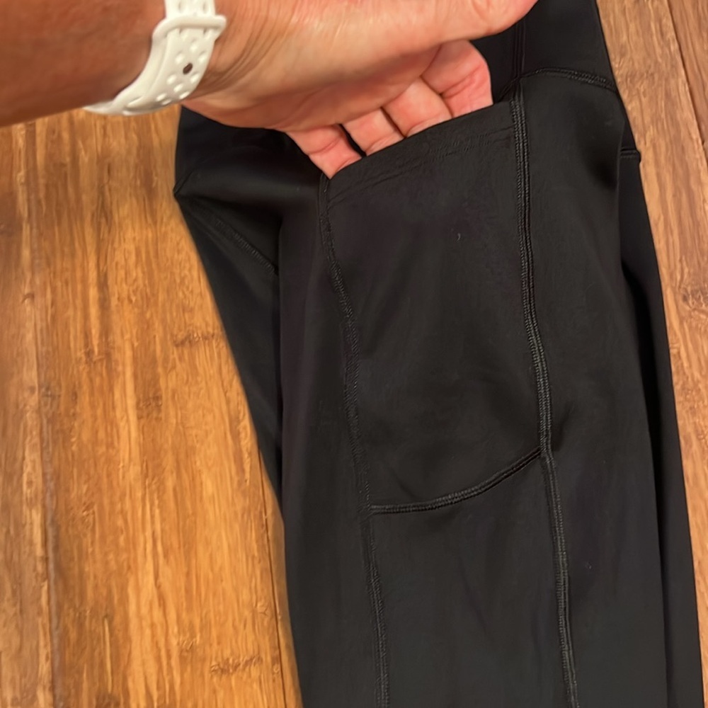 Victoria’s Secret ON POINT FLOW Size 6/170/68A. Black, Side pockets, GUC - Picture 3 of 6